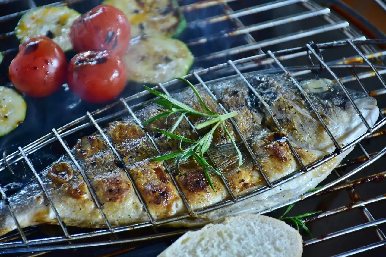 Le secret d'un poisson parfaitement grillé : conseils de grands chefs