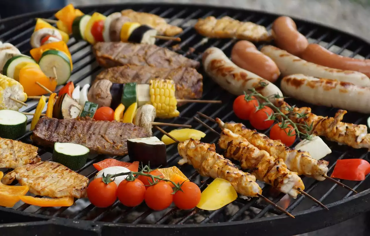 Griller pour une foule : Conseils pour organiser un grand barbecue